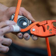 Assicuratore con sistema frenante Petzl Neox