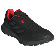 Scarpe da corsa da uomo Adidas Tracefinder nero/rosso CBLACK/GRESIX/SOLRED