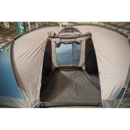 Tenda Pinguin Base Camp