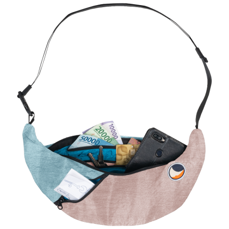 Marsupio Ticket to the moon Upcycled Sling Bag rosa/blu Peach / Cloud